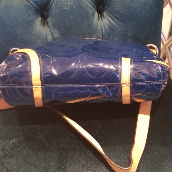 Coach crossbody - Picture 4 of 8